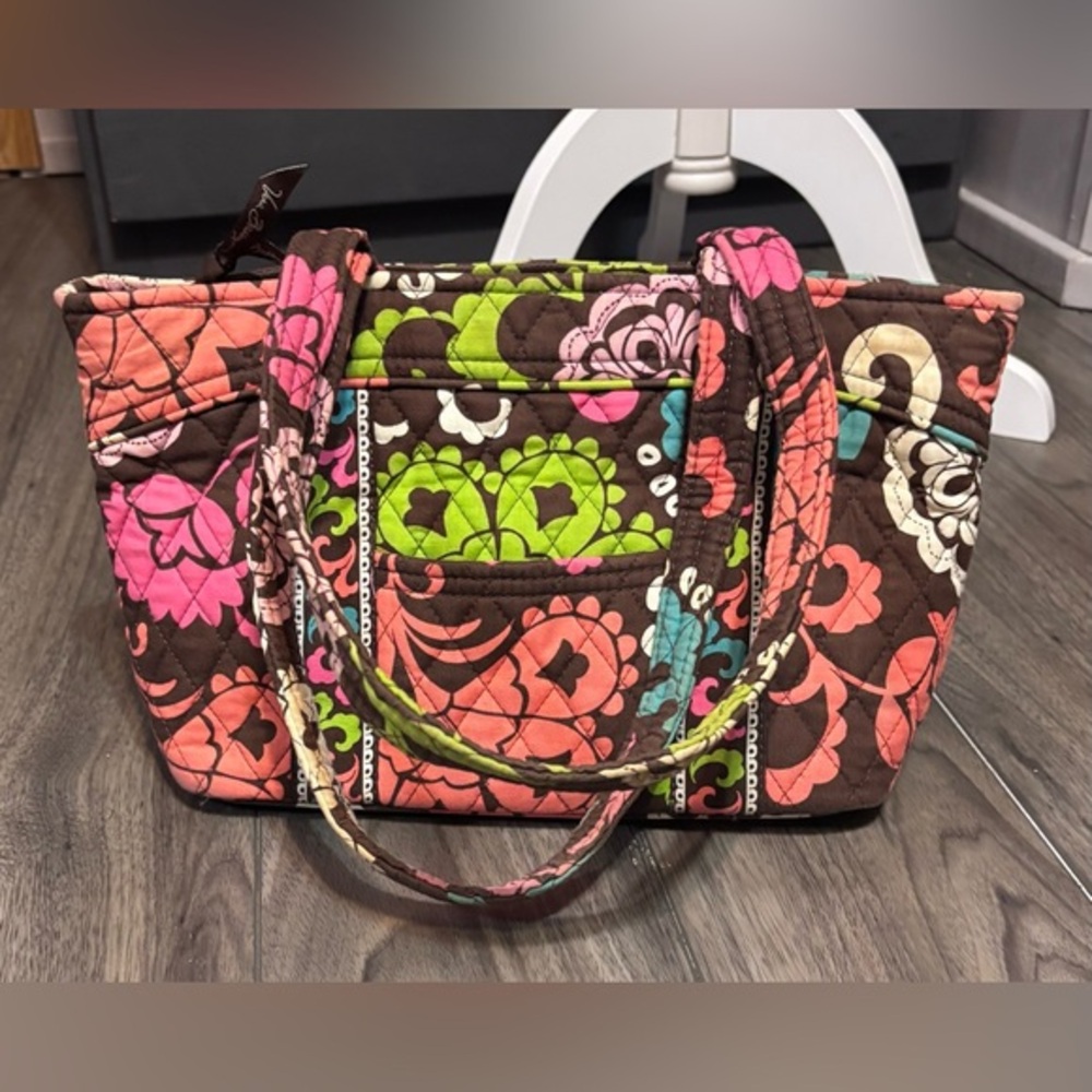 Vera Bradley Flowered Purse
Colorful Patterned Women's Bag
Great condition